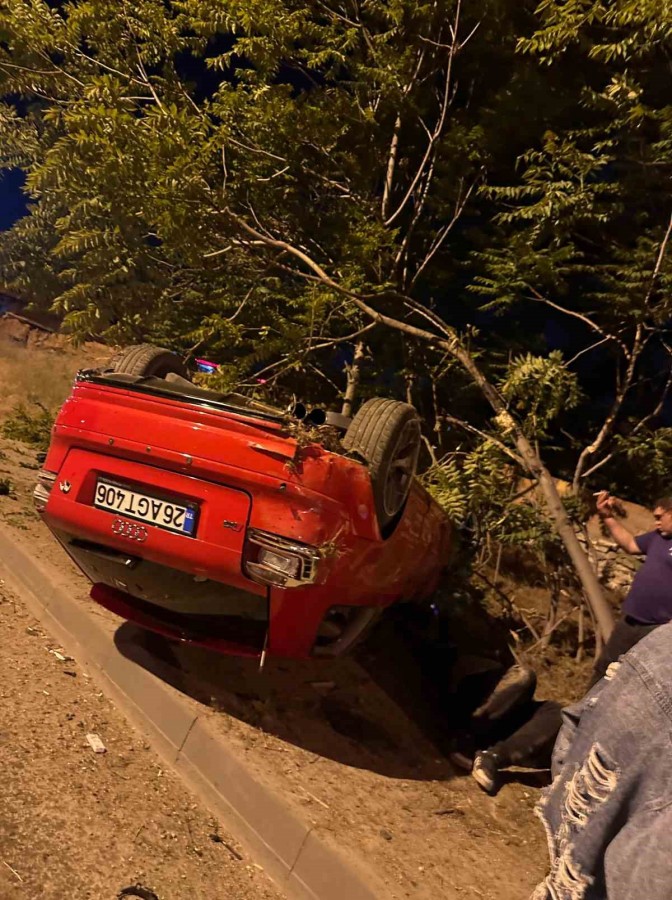 eskisehirde onune bir anda arac cikinca hareket yapti arkadasi agir yaralandi 0 su1LqYkG