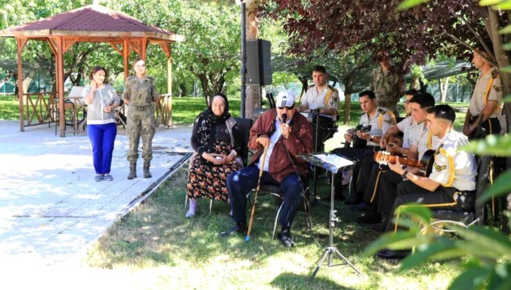 3. Ordu Komutanlığı, Atatürk Huzurevi Sakinlerine Müzik Resitali Verdi