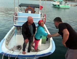 41 Yıllık Hayal! Emekli Çift 7 Metrelik Tekne ile Türkiye Tipinde