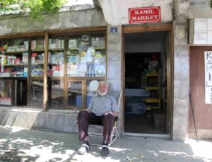 90 Yaşındaki Kamil Verdi, 68 Yıldır Açtığı Bakkalını Hala Çalıştırıyor