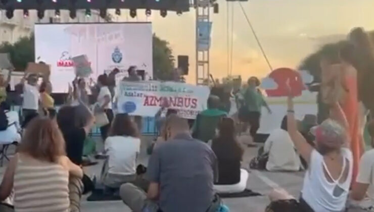 Adalar Caz Şenliğinde ‘Azmanbüs’ Protestosu