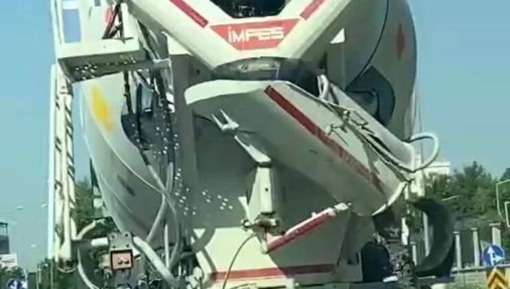 Adıyaman’da Beton Mikseri Asfalt Yola Çimento Döktü