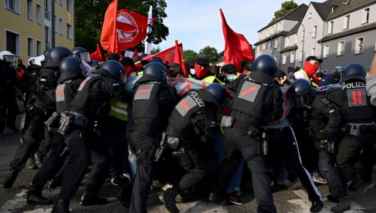 Almanya’da Aşırı Sağcı Partiye Protesto