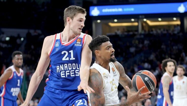 Anadolu Efes, Tibor Pleiss’a Veda Etti