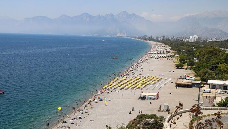 Antalya Bayramda 2 Milyonun Üzerinde Yerli Turist Ağırladı