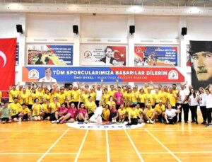 Antalya’da 7. Klâsik Veteranlar Badminton Şenliği Başladı