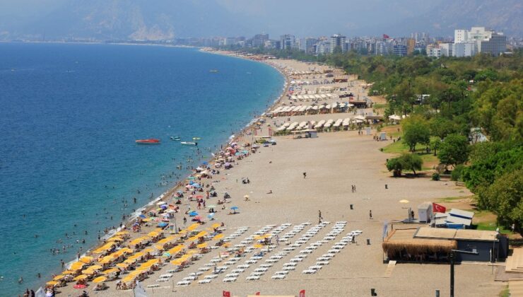 Antalya’da Bayram Sonrası Kıyılar Turistlere Kaldı