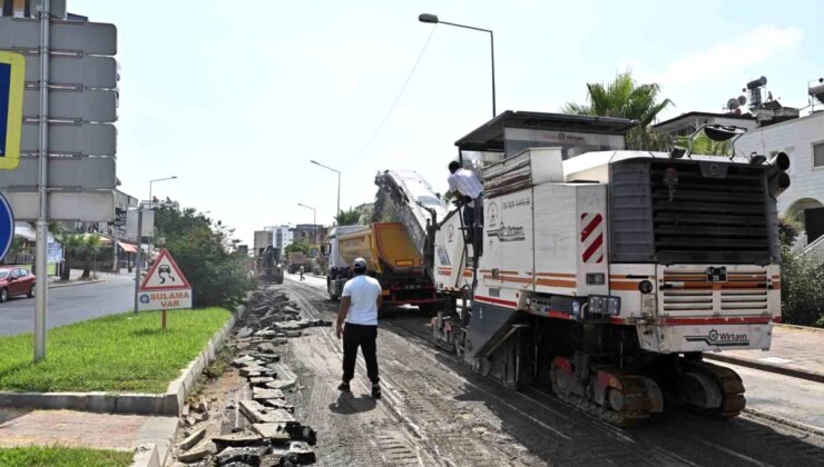 Antalya’da Lara Caddesi’nde Asfalt Yenileme Çalışmaları Başladı