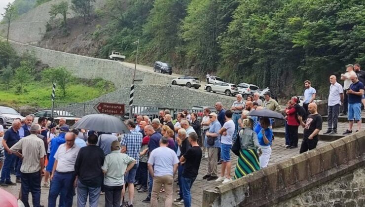 Arhavi’de Yurttaşlar ve Yaşam Savunucuları Çamlıca Hes Projesini ve 10 Köyün Maden Arama Alanı İlan Edilmesini Protesto Etti