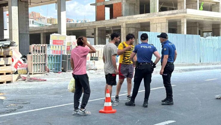 Ayazağa’da İnşaat Çalışanları Maaşlarını Alamadıklarını İddia Ederek Eylem Yaptı