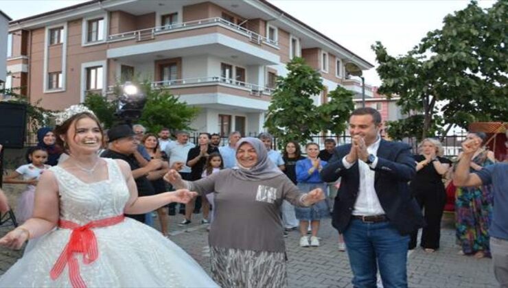 Babasının Hayali  Gerçekleşti:  Aile , Engelli Kızları Tuğçe’yi Damatsız Düğünle Mutlu Etti!