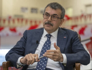 Bakan Tekin Açıkladı: Devamsızlıktan Kalan Öğrencilere Af Gelecek Mi?