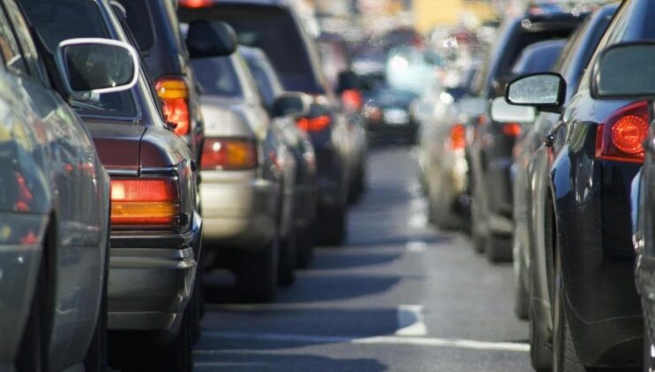 Bayram Tatili Dönüşü Trafik Yoğunluğuyla Başladı