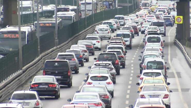 Bayram Tatili Sonrası İlk İş Gününde Trafik Yoğunluğu