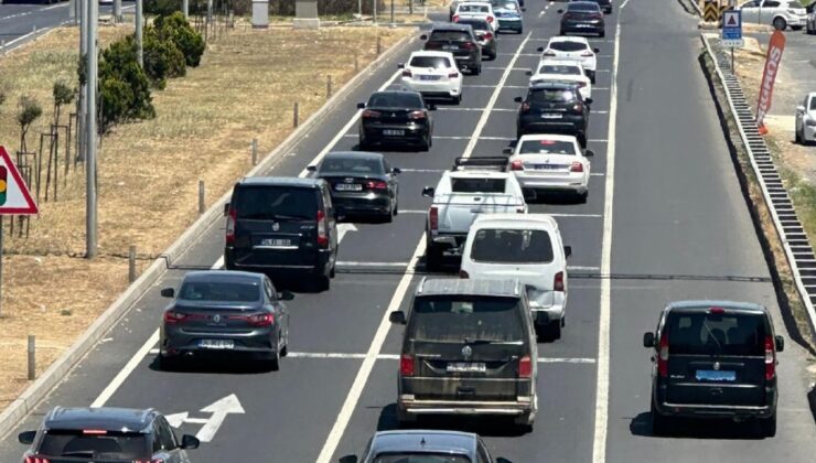 Bayram Tatilinin Son Gününde Dönüş Trafiği Yaşanıyor