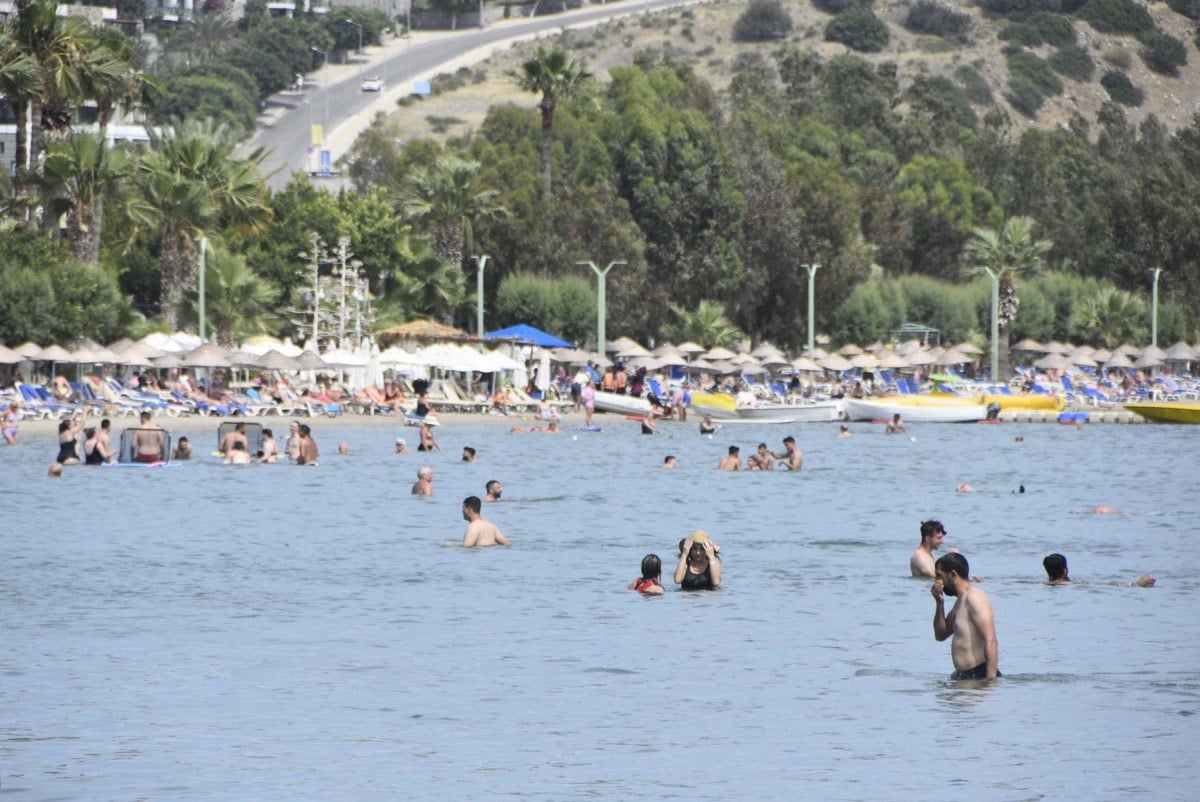 bodrumda hava sicakligi 38 dereceye yukseldi vatandaslar kiyilara akin etti 0 fOb8KVjr