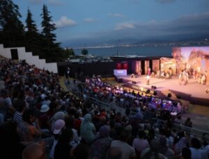 Bursa Devlet Tiyatrosu “Keşanlı Ali Destanı” Oyununu Sanatseverlerle Buluşturdu