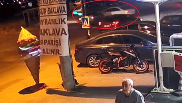 Bursa’da İki Otomobil Çarpıştı, Sürücülerin Yaralandığı Kaza Kamerada