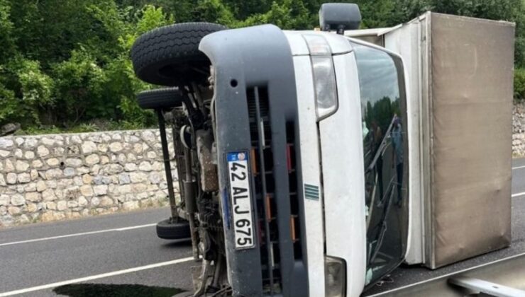 Bursa’da Kontrolden Çıkarak Devrilen Kamyonetteki 3 Kişi Yaralandı