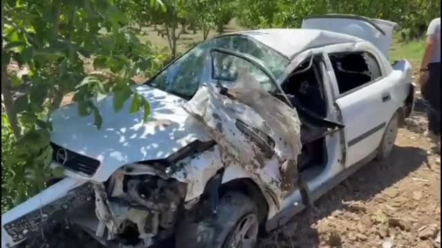 Bursa'da savrulan otomobil sulama kanalına çarpıp tarlaya uçtu!