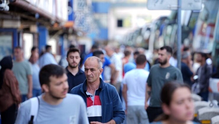 Büyük İstanbul Otogarı’nda Dönüş Yoğunluğu