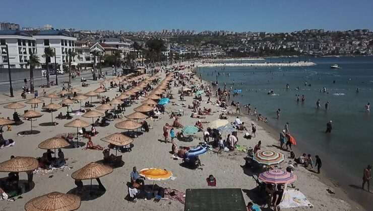 Büyükçekmece ve Menekşe Plajı’nda Yoğunluk! Cankurtaranlar Hazır Bekledi