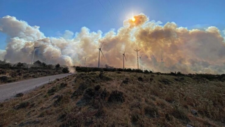 Çanakkale’de Çıkan Yangın Nedeniyle İki Köy Boşaltılıyor