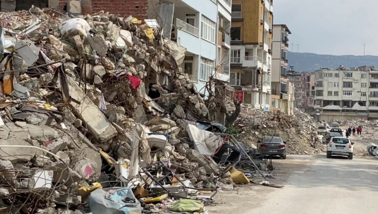 Depremde Yıkılan Binanın Müteahhidi: Teslim Etmem Gereken TOKİ İşim Var, Tahliyemi Talep Ediyorum