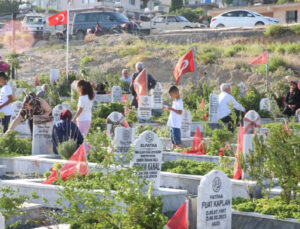 Depremlerden Etkilenen Hatay’da Mezarlıklar Ziyaret Edildi