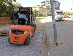 Edremit Belediyesi Yolların Bakım ve Tamirlerini Sürdürüyor