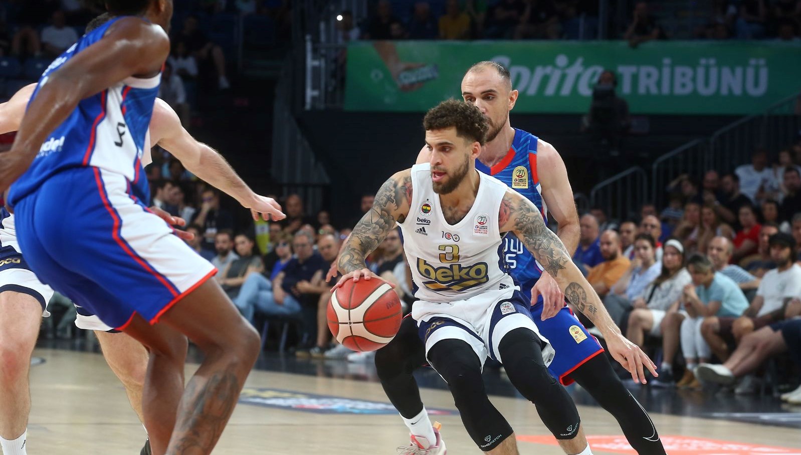 Fenerbahçe Beko, Anadolu Efes’i Devirdi: Seri 2-0 Oldu