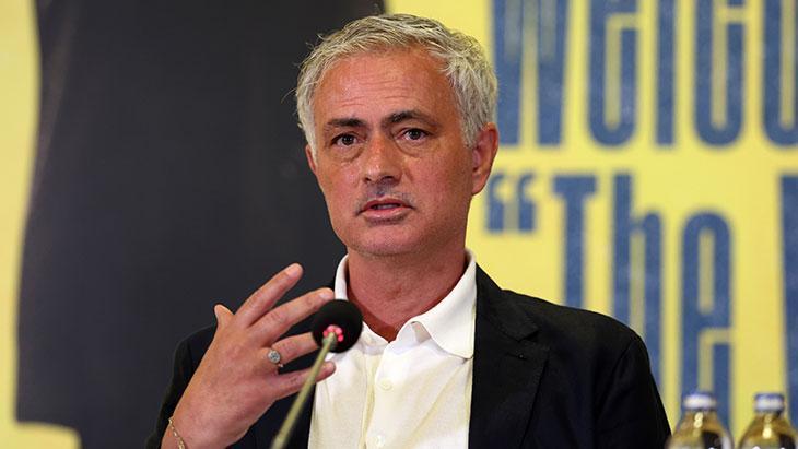 Fenerbahçe’ye Sırp Orta Saha! Mourinho Telefonla Görüşecek