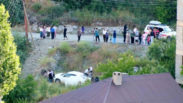 Hakkari’de Otomobil Devrildi: 2 Kişi Yaralandı