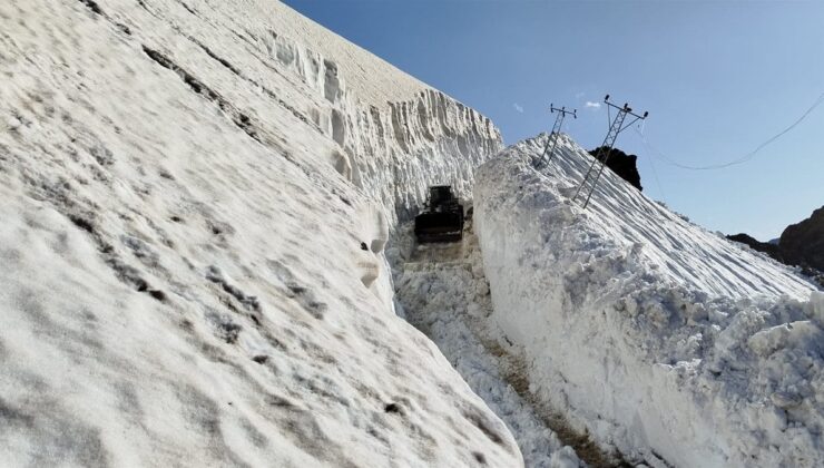 Hakkari’nin Yüksek Bölümlerinde Haziranda Karla Mücadele