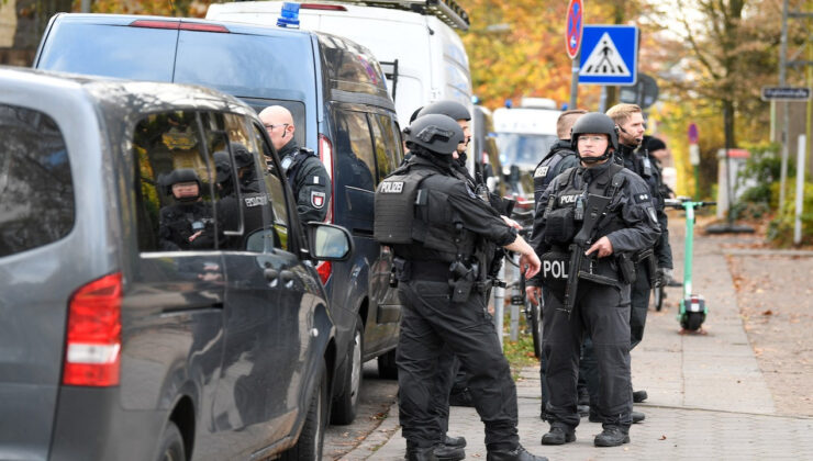 Hamburg’da Kazmalı Saldırgan Polis Tarafından Öldürüldü