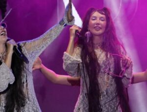 Hande Yener’den Playback Yapan Müzikçilere Gönderme! ‘Arka Taraf Bizi Duyuyor Mu?’