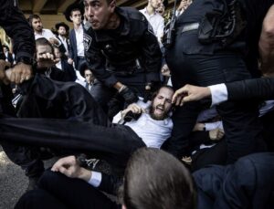 Haredilerden İsrail’de Zorunlu Askerlik Protestosu: Polis Sert Müdahale Etti