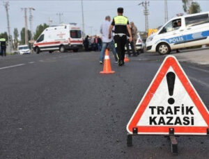 Hatay’da Arabayla Çarpışan Motosikletteki 2 Kişi Öldü