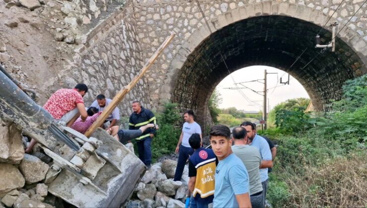 Hatay’da Tren Yolu Üst Geçidinde Toprak Kayması