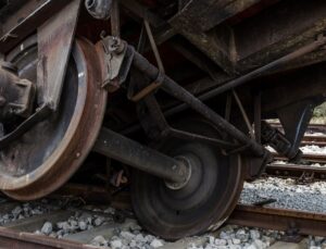 Hindistan’da Yolcu Treni ile Yük Treni Çarpıştı: En Az 13 Kişi Öldü