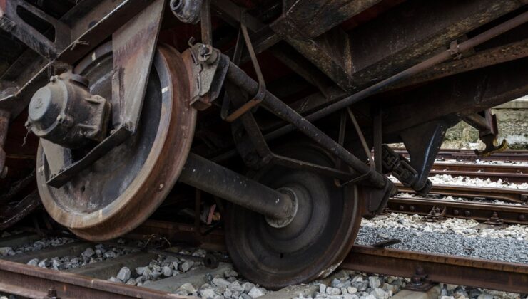 Hindistan’da Yolcu Treni ile Yük Treni Çarpıştı: En Az 13 Kişi Öldü