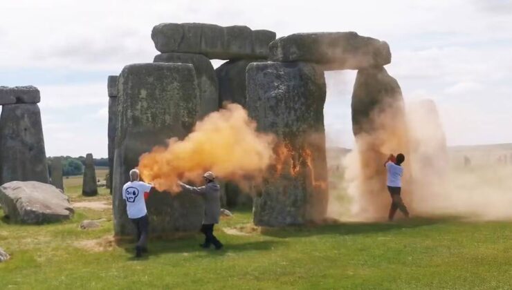 İklim Aktivistleri Bu Sefer Stonehenge’i Hedef Aldı: Taşları Boyayan İki Kişi Tutuklandı