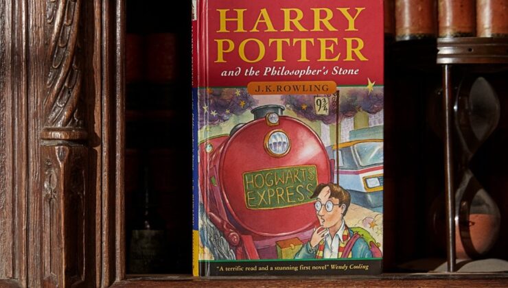 İlk Baskı Harry Potter Kitabı Binlerce Euroya Satıldı