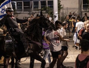 İsrailliler, Gazze Şeridi’ndeki İsrailli Esirlerin Geri Getirilmesi İçin Şov Düzenledi