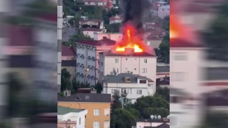 İstanbul’da 5 Katlı Binanın Çatısı Cayır Cayır Yandı