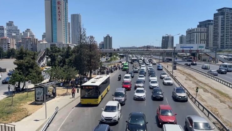 İstanbul’da Bayramın Son Gününde Trafik Yoğunluğu