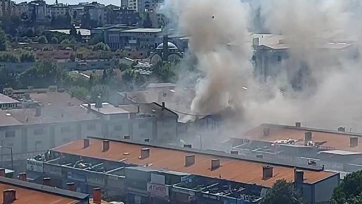 İstanbul’da Sanayi Sitesinde Yangın! Ekipler Müdahale Ediyor