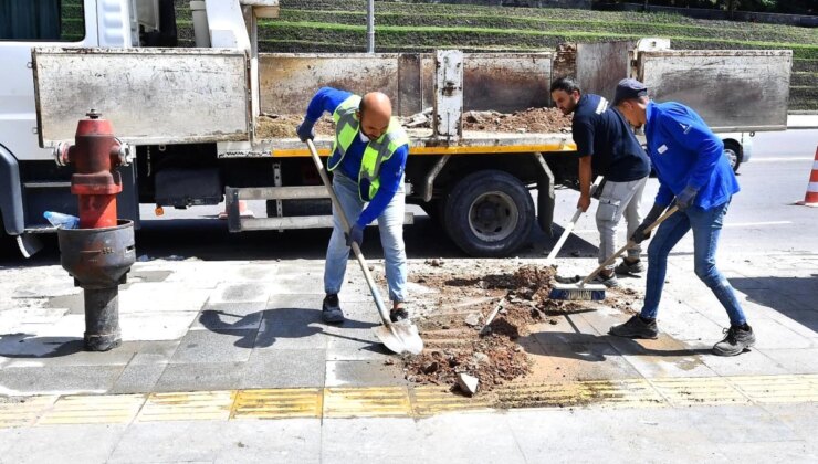 İzmir Büyükşehir Belediyesi Kaldırımları Onarıyor