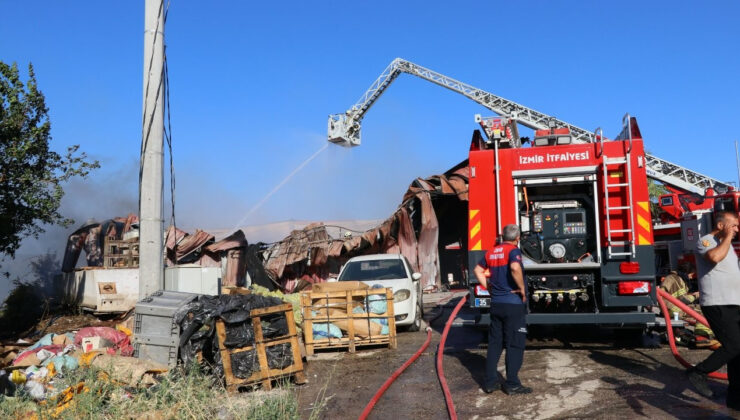 İzmir’de Çıkan Fabrika Yangını Kontrol Altına Alındı