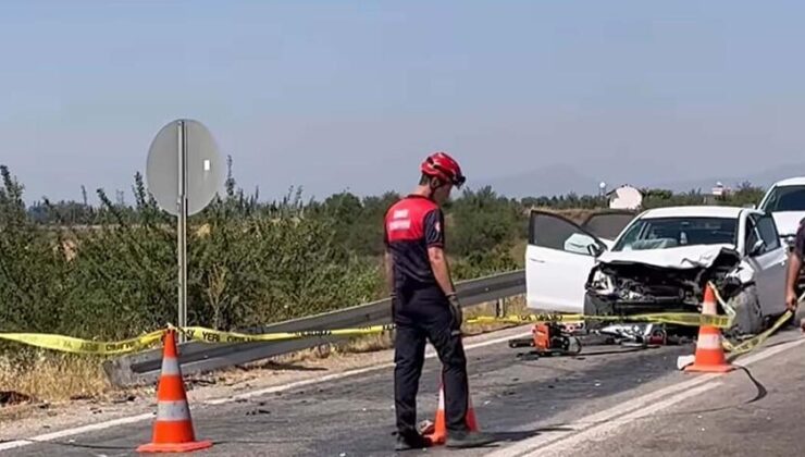 İzmir’de İki Otomobil Kaza Yaptı! Karı- Koca Hayatını Kaybetti, 7 Yaralı Var